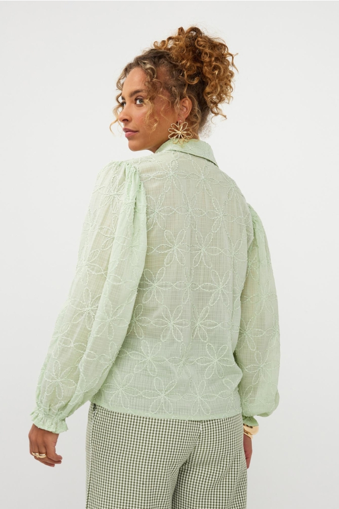 Ydence groene dames blouse | Model achteraanzicht