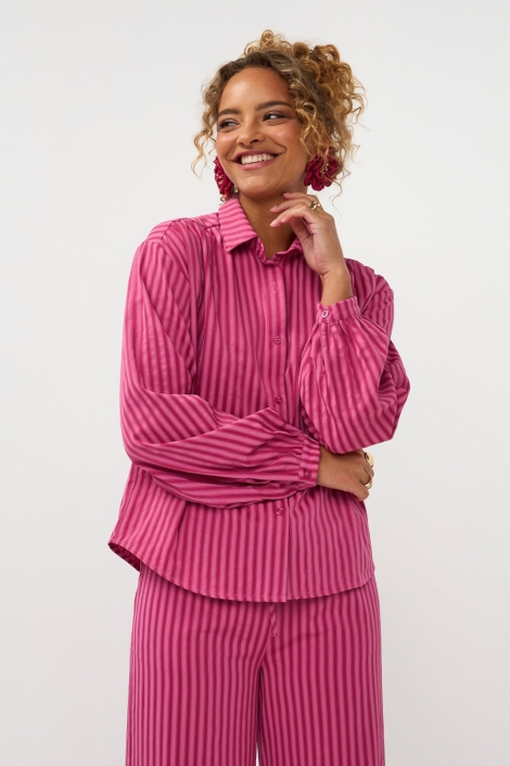 Ydence roze dames blouse | Model vooraanzicht