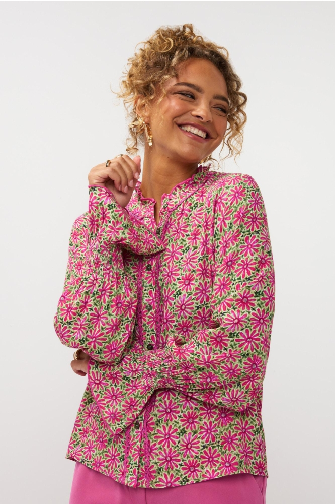 Ydence roze dames blouse | Model vooraanzicht