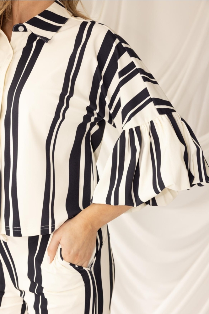 Kimara ecru dames blouse | Close up