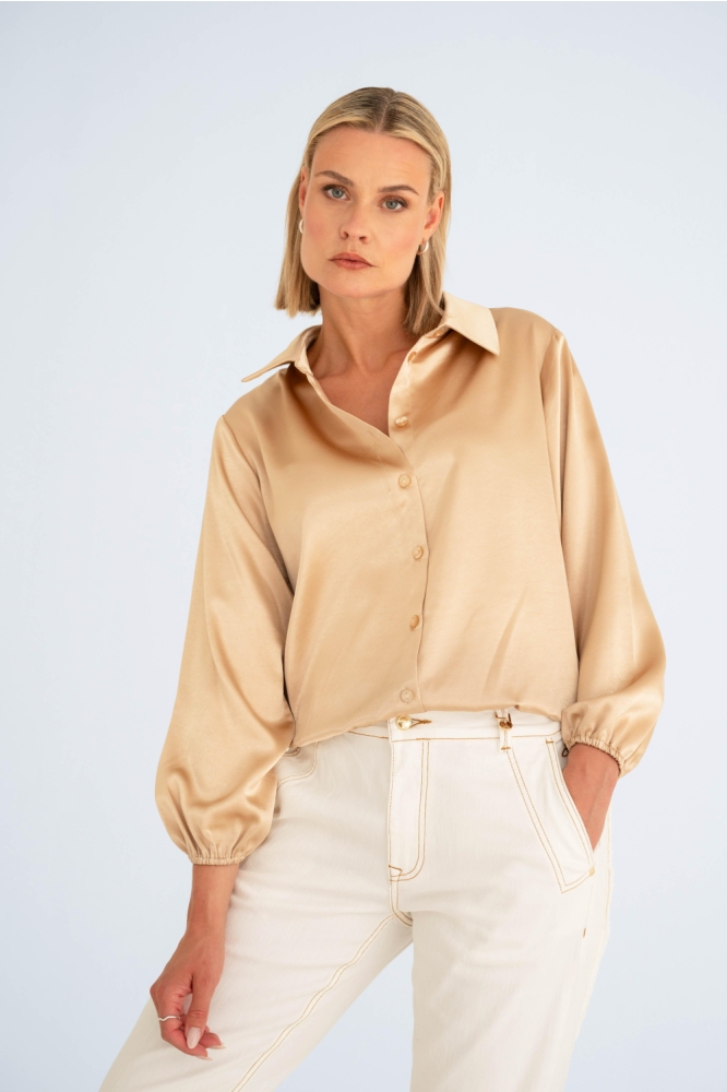Maicazz beige dames blouse | Model vooraanzicht
