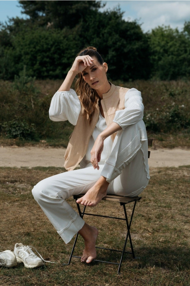 Maicazz ecru dames blouse | Sfeerbeeld, In situatie