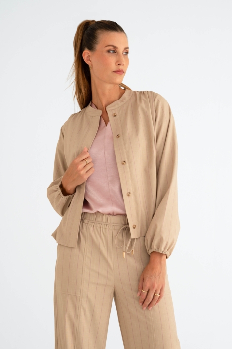 Maicazz beige dames blouse | Model vooraanzicht