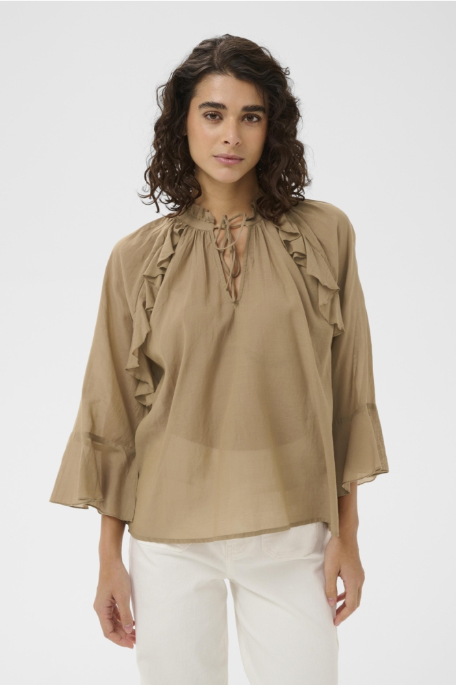 Kaffe camel dames blouse | Model vooraanzicht