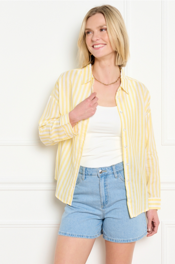 LolaLiza gele dames blouse | Model vooraanzicht