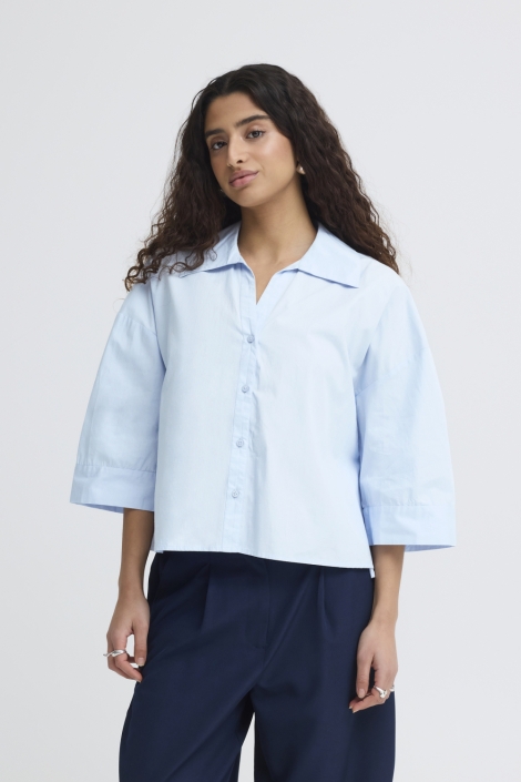 Ichi blauwe dames blouse | Model vooraanzicht