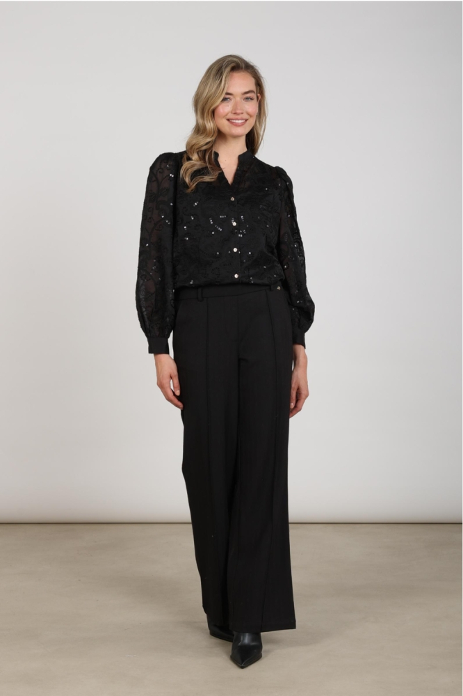 Nukus zwarte dames blouse | Model