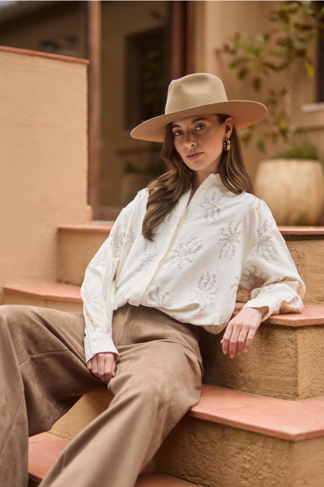 Nukus witte dames blouse | Sfeerbeeld, In situatie
