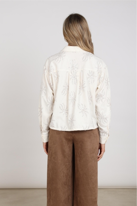 Nukus witte dames blouse | Model achteraanzicht