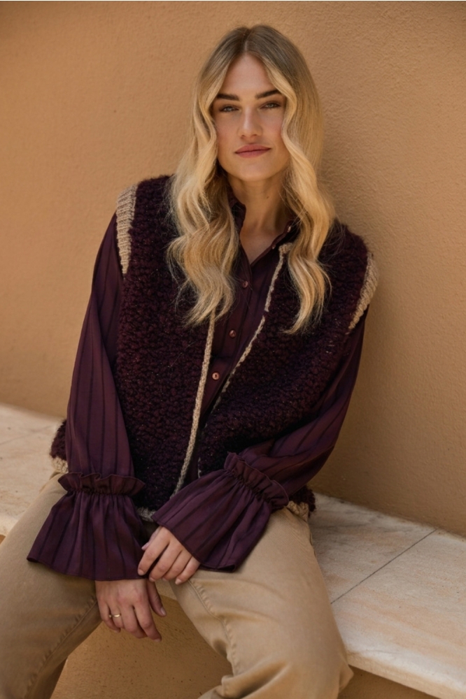 Nukus bordeaux dames blouse | Model vooraanzicht