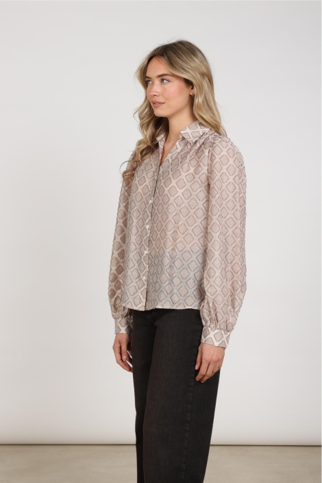 Nukus zand dames blouse | Model zijaanzicht
