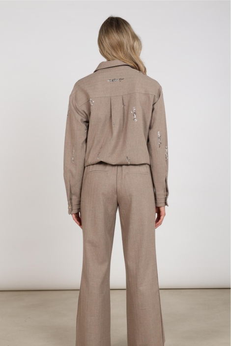 Nukus taupe dames blouse | Model