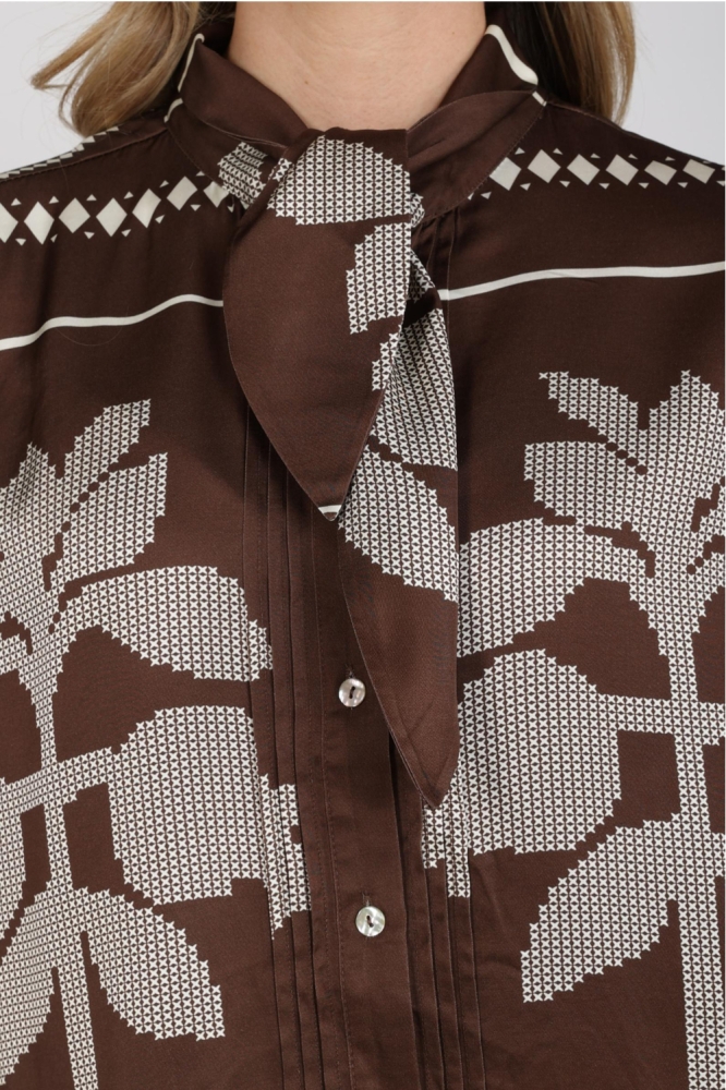 Nukus bruine dames blouse | Close up