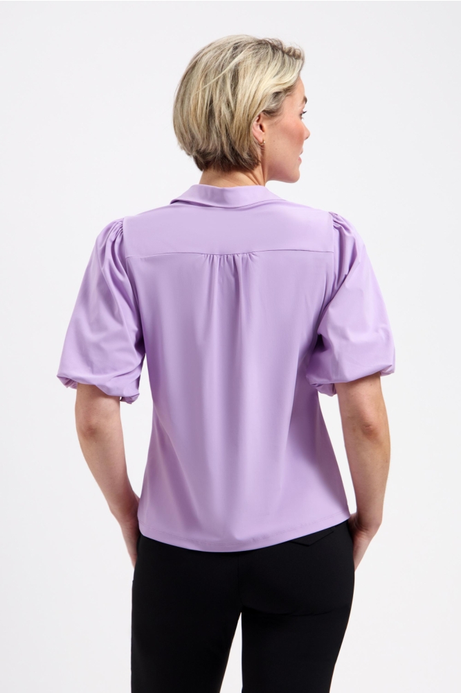 Lady Day paarse dames blouse | Model achteraanzicht