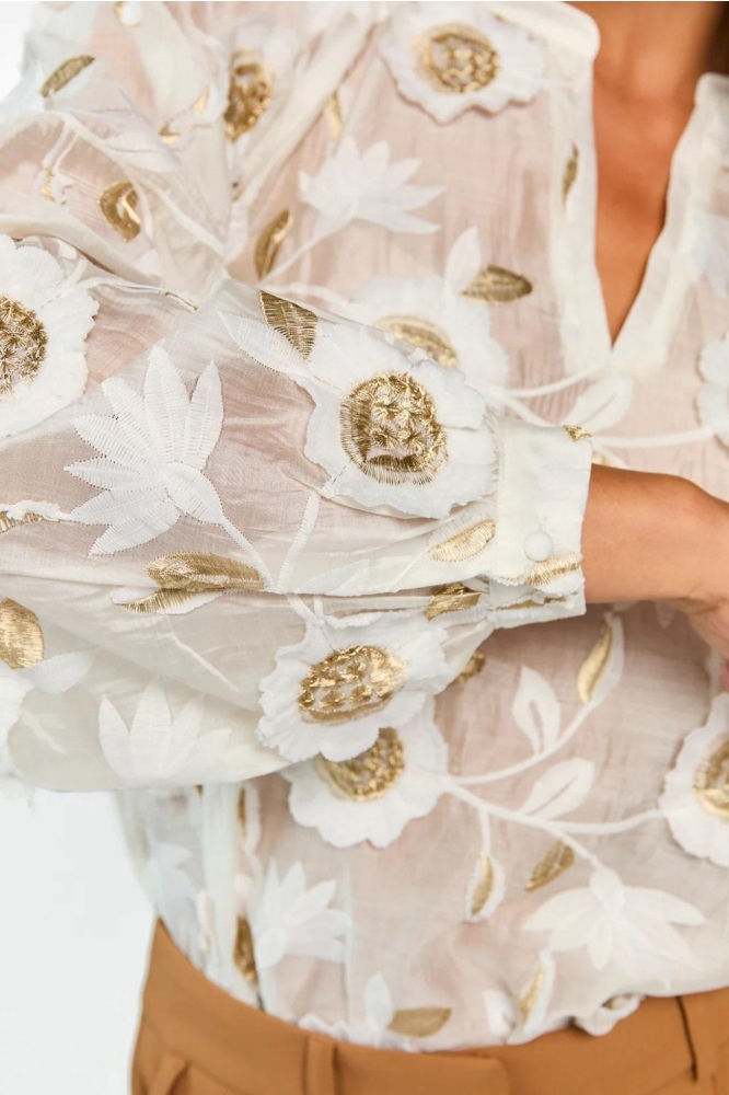 Aaiko witte dames blouse | Close up