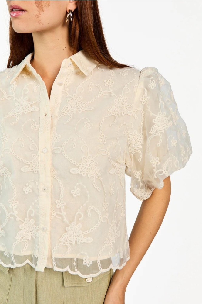 Aaiko ecru dames blouse | Close up