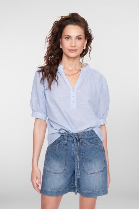 Geisha blauwe dames blouse | Model vooraanzicht