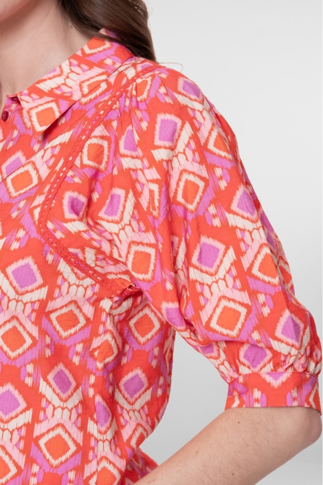 Geisha rode dames blouse | Close up