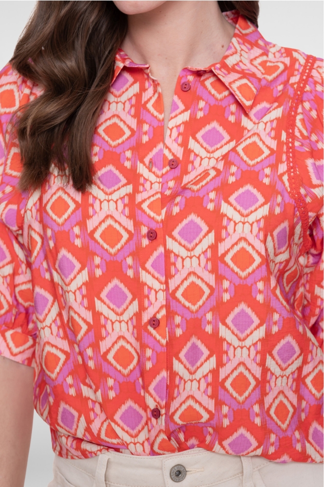 Geisha rode dames blouse | Kleurstaal