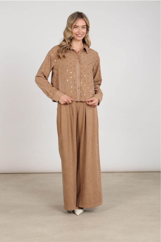 Nukus cognac dames blouse | Model