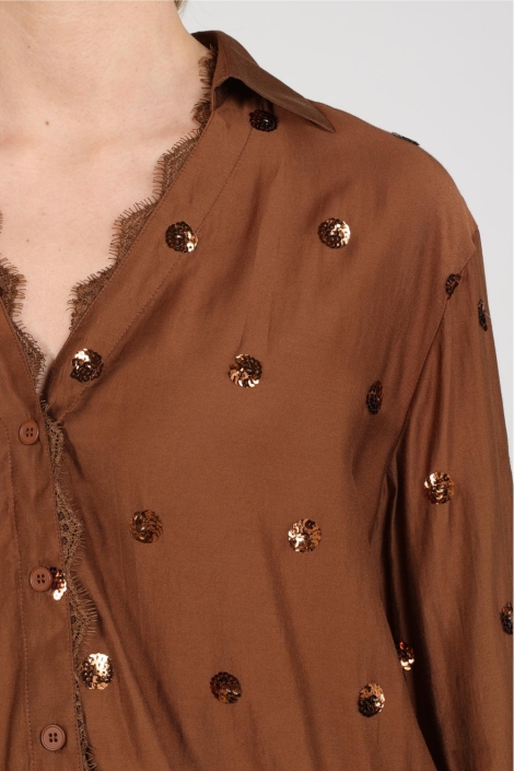 Nukus camel dames blouse | Close up