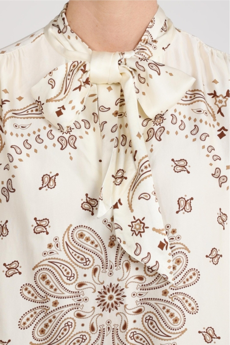 Nukus beige dames blouse | Close up