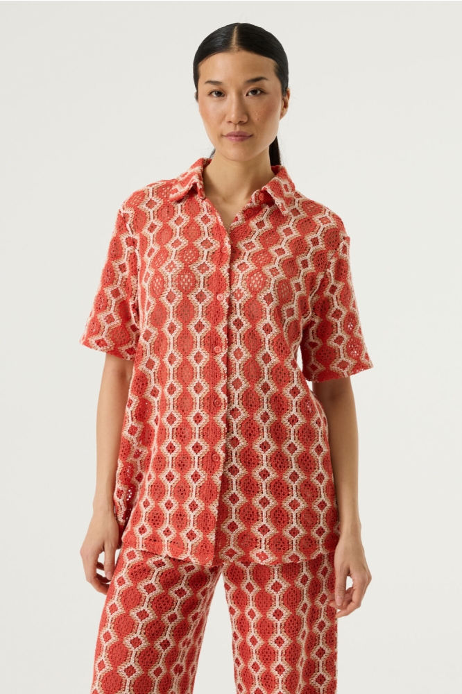 Garcia rode dames blouse | Model vooraanzicht