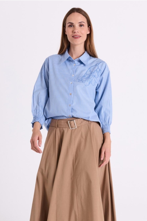 Freequent blauwe dames blouse | Model vooraanzicht