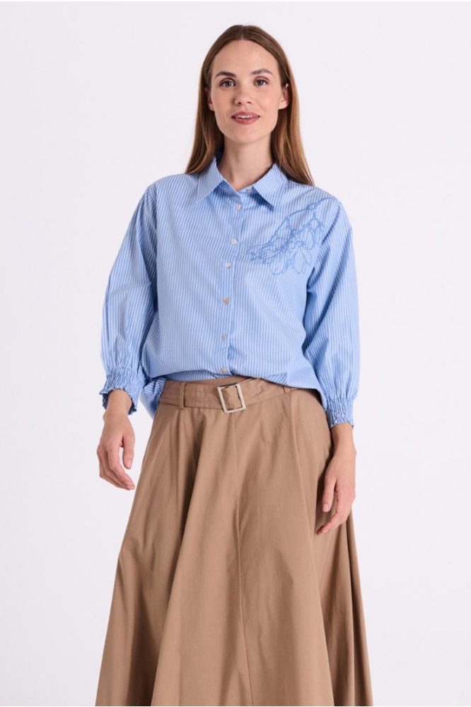 Freequent blauwe dames blouse | Model vooraanzicht