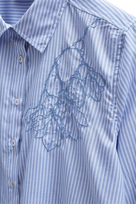 Freequent blauwe dames blouse | Close up