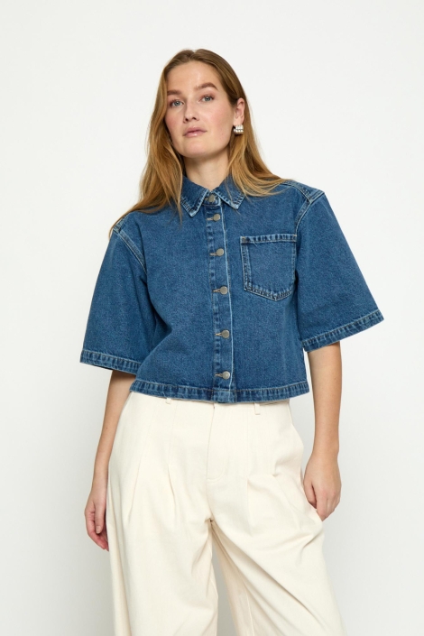 Minus blauwe dames blouse | Model vooraanzicht