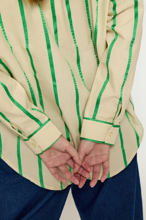 Minus camel dames blouse | Close up