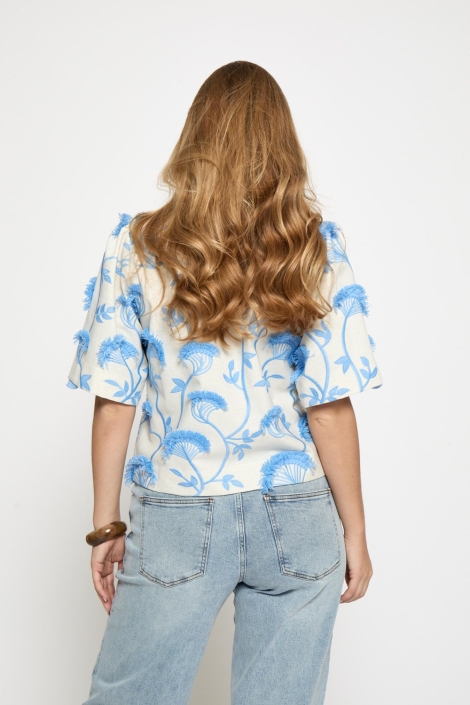 Minus beige dames blouse | Model achteraanzicht