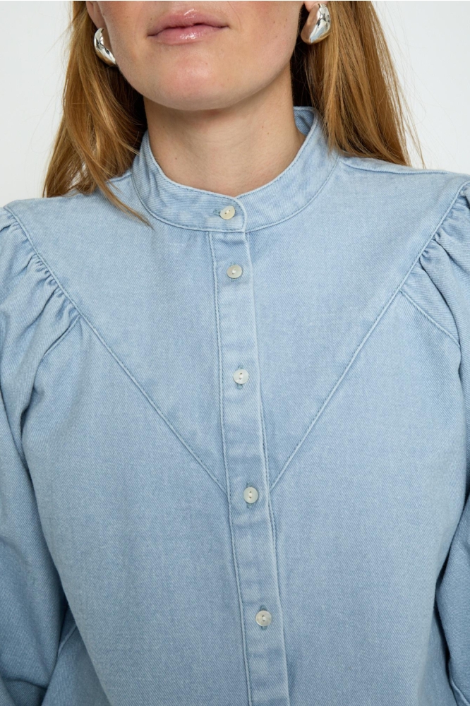 Minus blauwe dames blouse | Close up