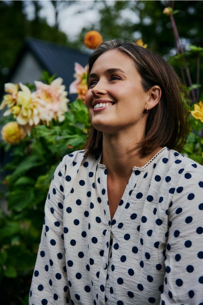 Freequent beige dames blouse | Close up