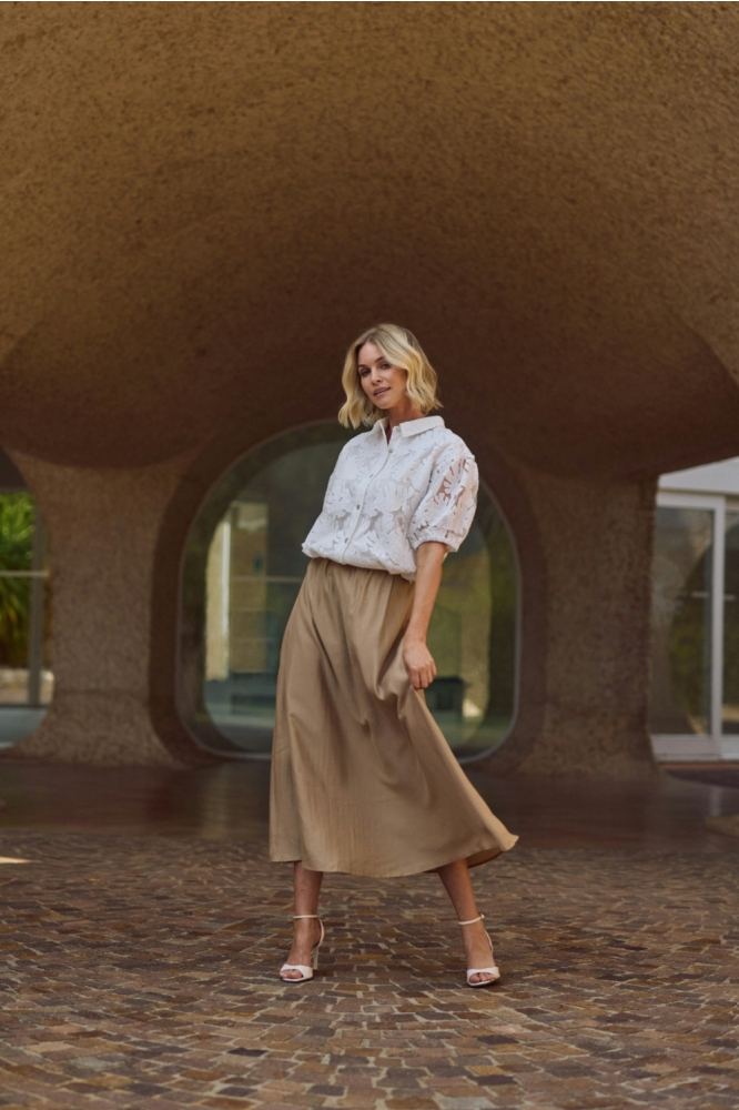 Nukus witte dames blouse | Sfeerbeeld, In situatie