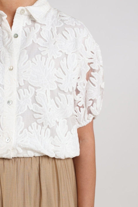 Nukus witte dames blouse | Close up