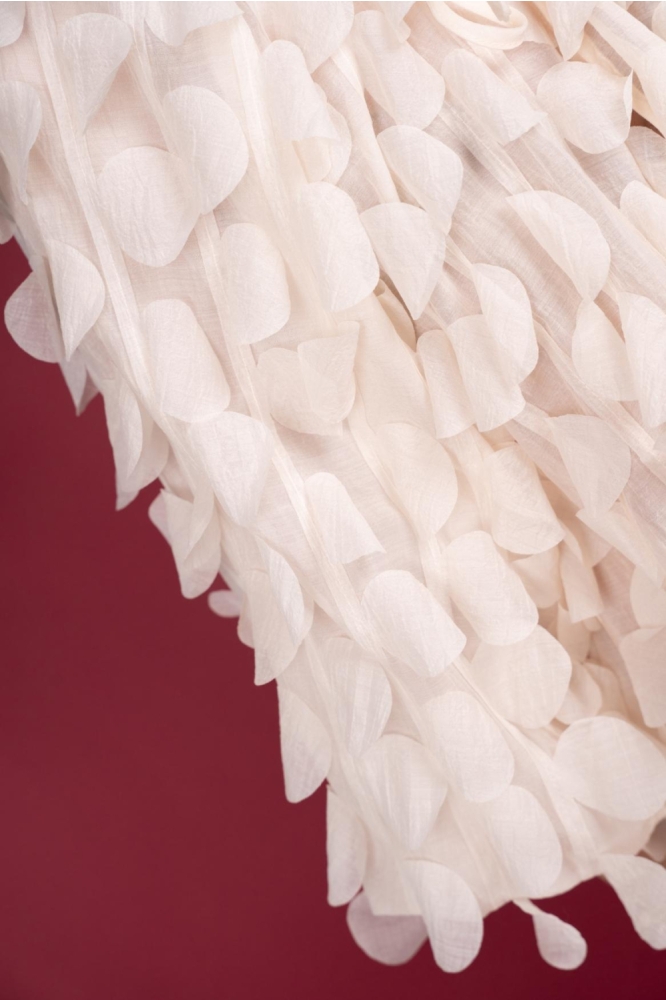 I-coni-K ecru dames blouse | Close up