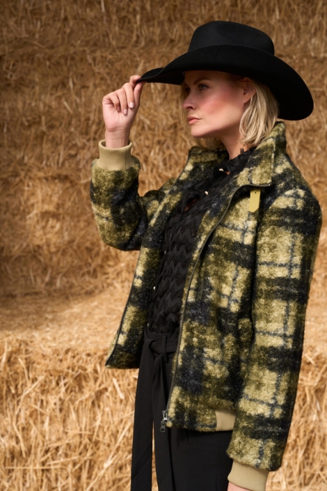 NED zwarte dames blouse | Sfeerbeeld, In situatie