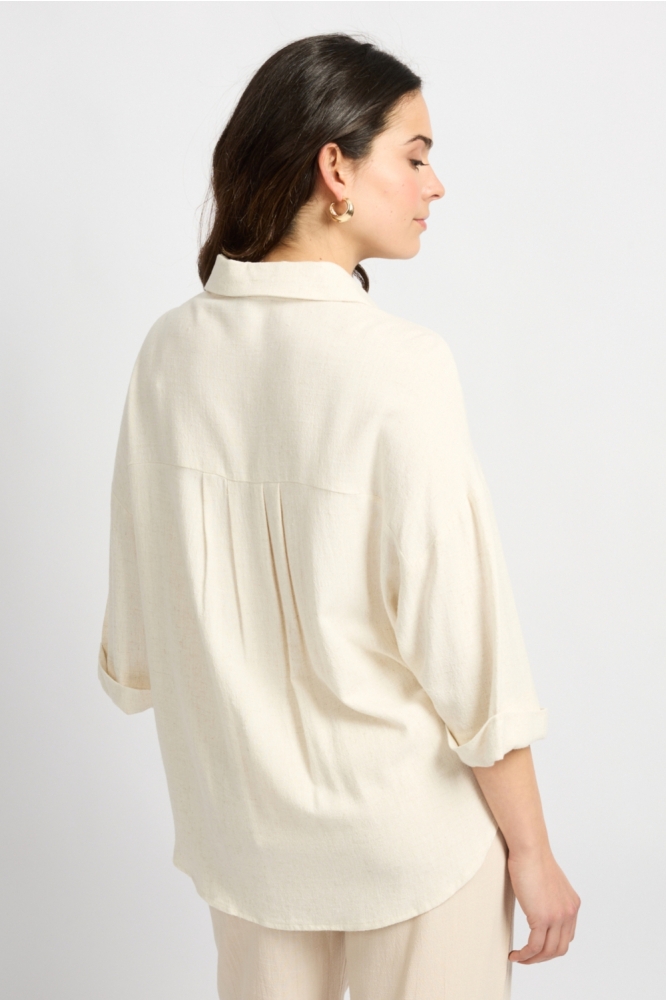 C&S The Label beige dames blouse | Model achteraanzicht
