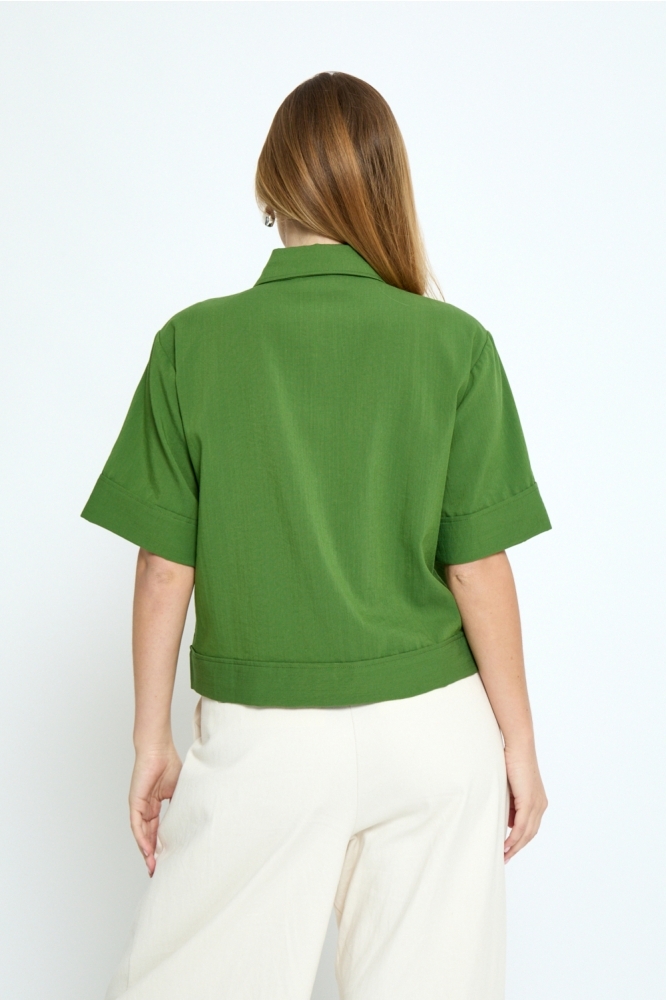 Peppercorn groene dames blouse | Model achteraanzicht