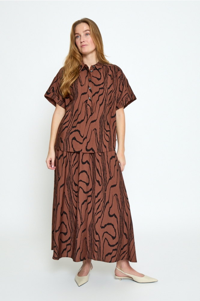 Peppercorn bruine dames blouse | Model