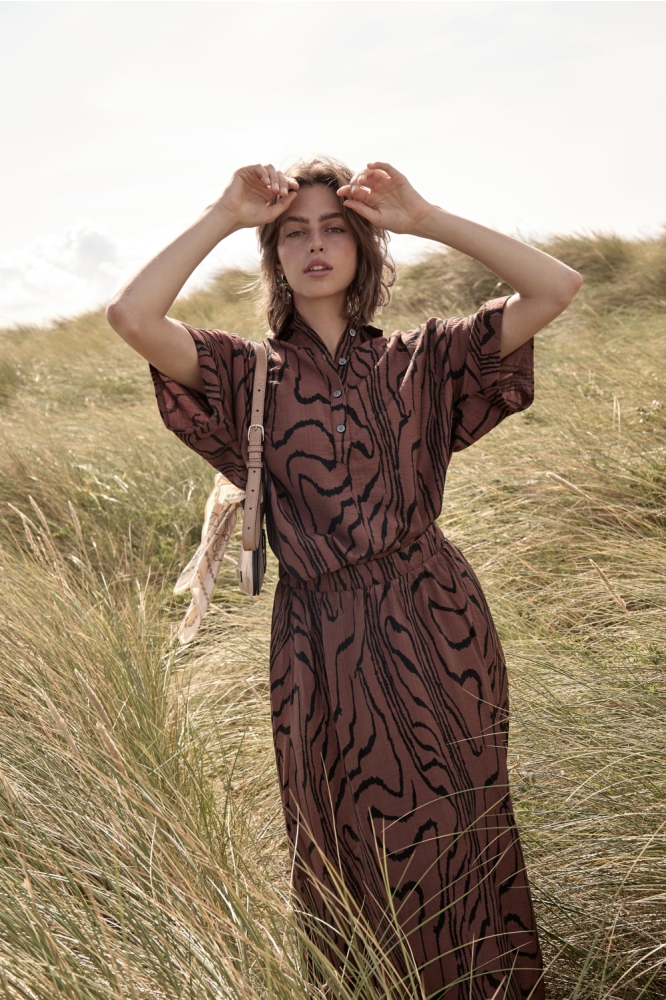 Peppercorn bruine dames blouse | Sfeerbeeld, In situatie