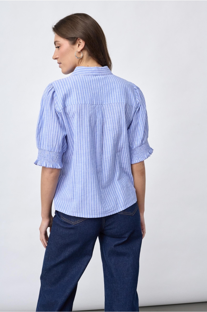 SisterS point blauwe dames blouse | Model achteraanzicht