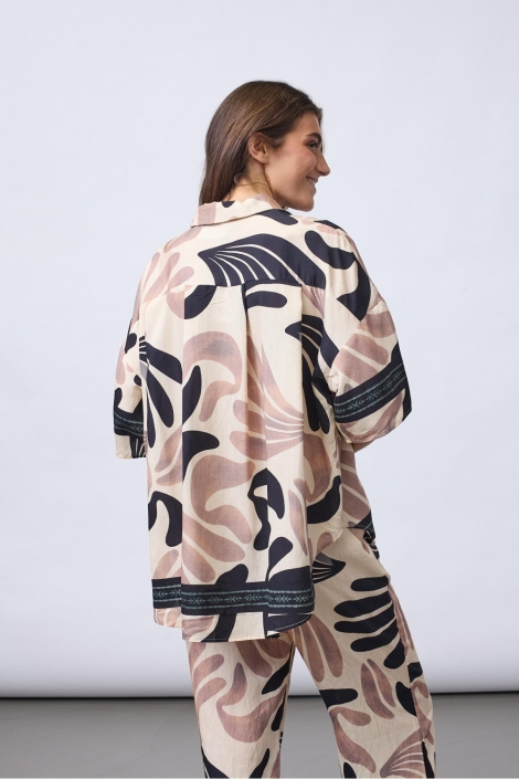 SisterS point beige dames blouse | Model achteraanzicht