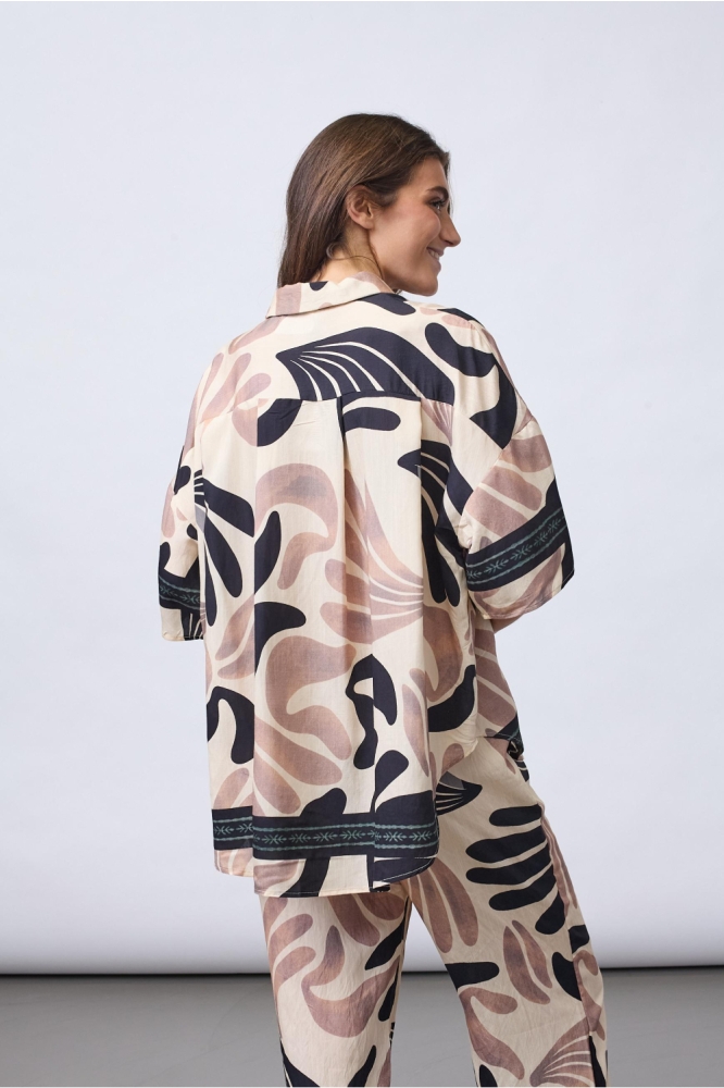 SisterS point beige dames blouse | Model achteraanzicht