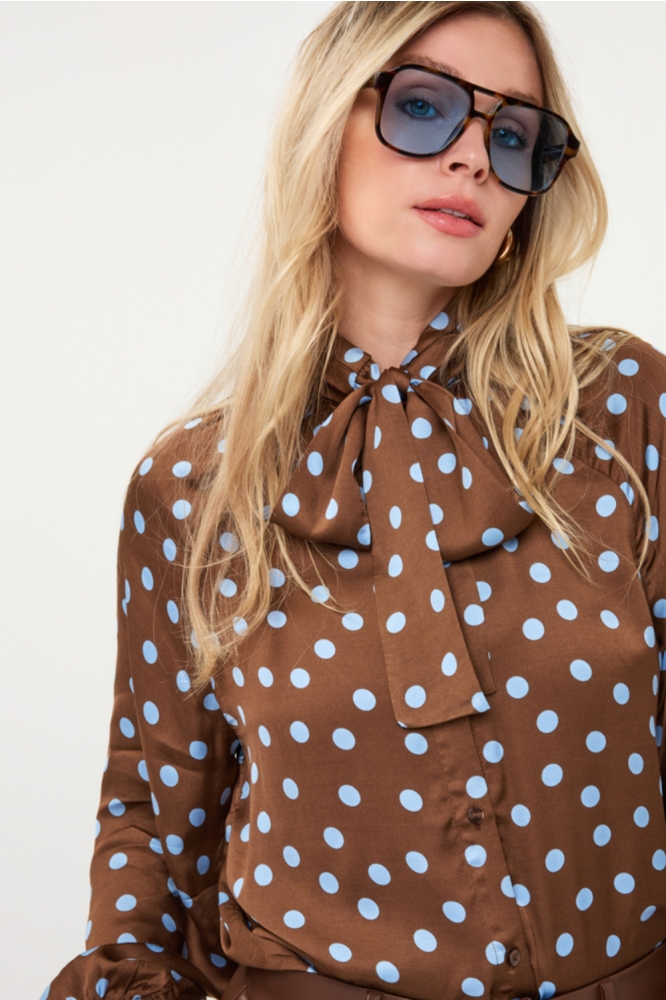 EsQualo bruine dames blouse | Close up