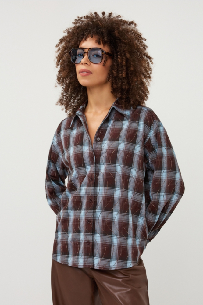 EsQualo zwarte dames blouse | Model vooraanzicht
