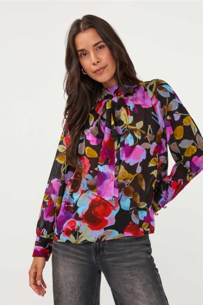 EsQualo zwarte dames blouse | Model vooraanzicht