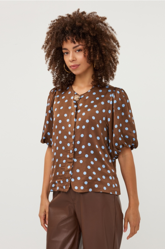 EsQualo bruine dames blouse | Model vooraanzicht